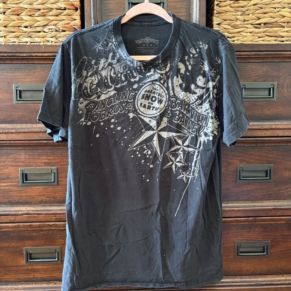 Vintage Ringling Bros black short sleeve graphic tee in size L